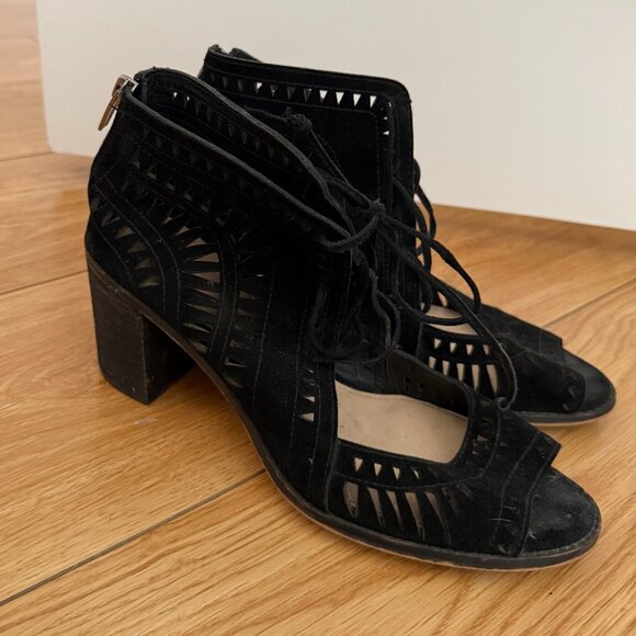 Vince Camuto Black Tarita Laser Cutout Suede Sandals Block Heel Lace Up Sz 9.5 - Picture 2 of 5